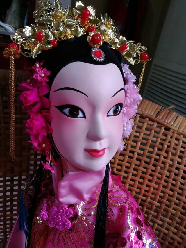 泰顺木偶头雕刻,是传统美术一个重要组成部分,为我国木偶戏研究提供了