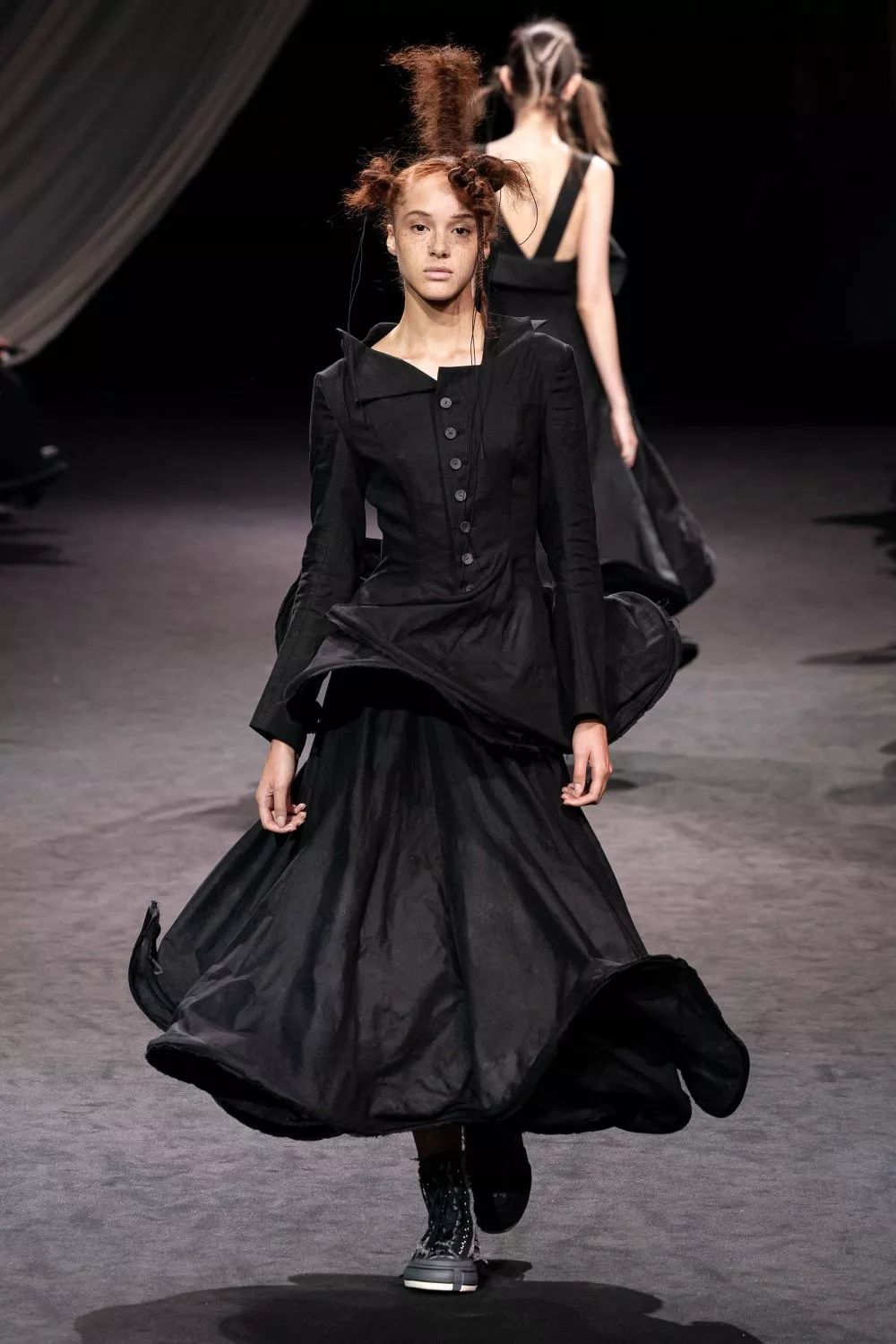山本耀司(yohji yamamoto)巴黎时装周2020春夏系列!