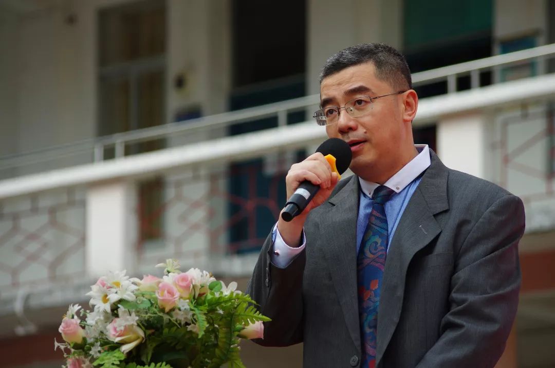 唐克明校长致辞2019年12月31日下午两点,韶关市一中实验学校2020年"