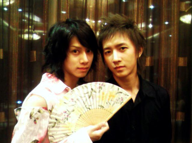 韩庚大婚第二天,金希澈公布恋情:最好的友情,是一起幸福