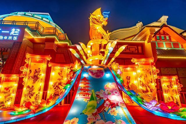 济南方特元旦期间加开夜场,春节前夕休闲游市场逐渐升温