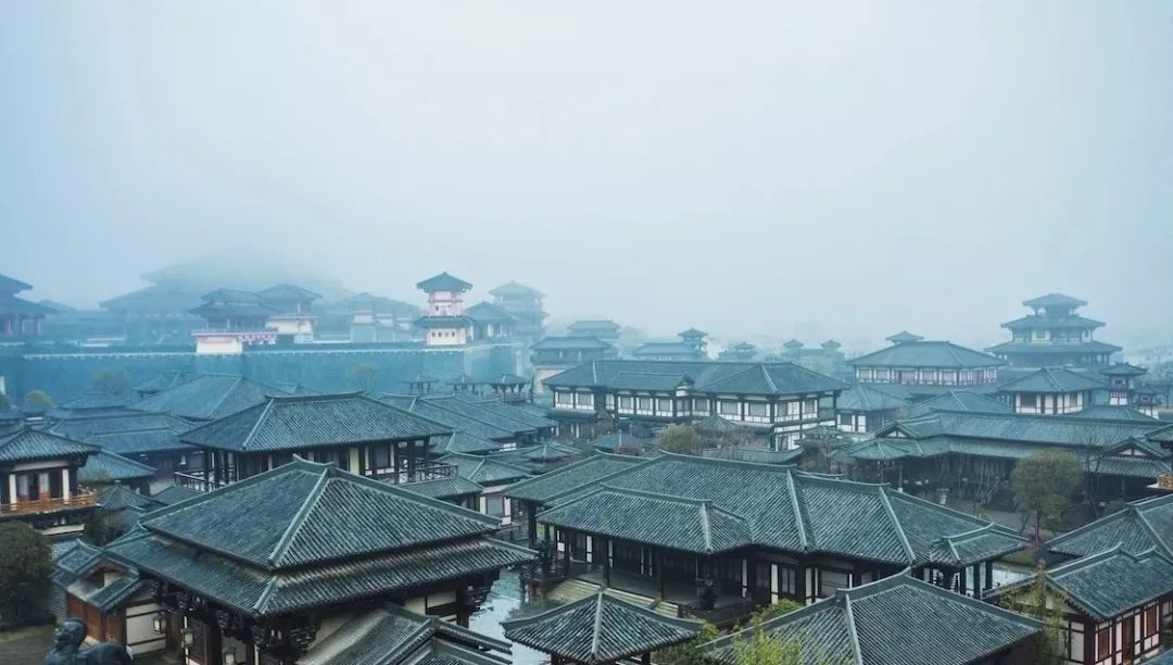 这里的建筑刚健质朴,豪放大气也是前段时间大火的《陈情令》的拍摄地