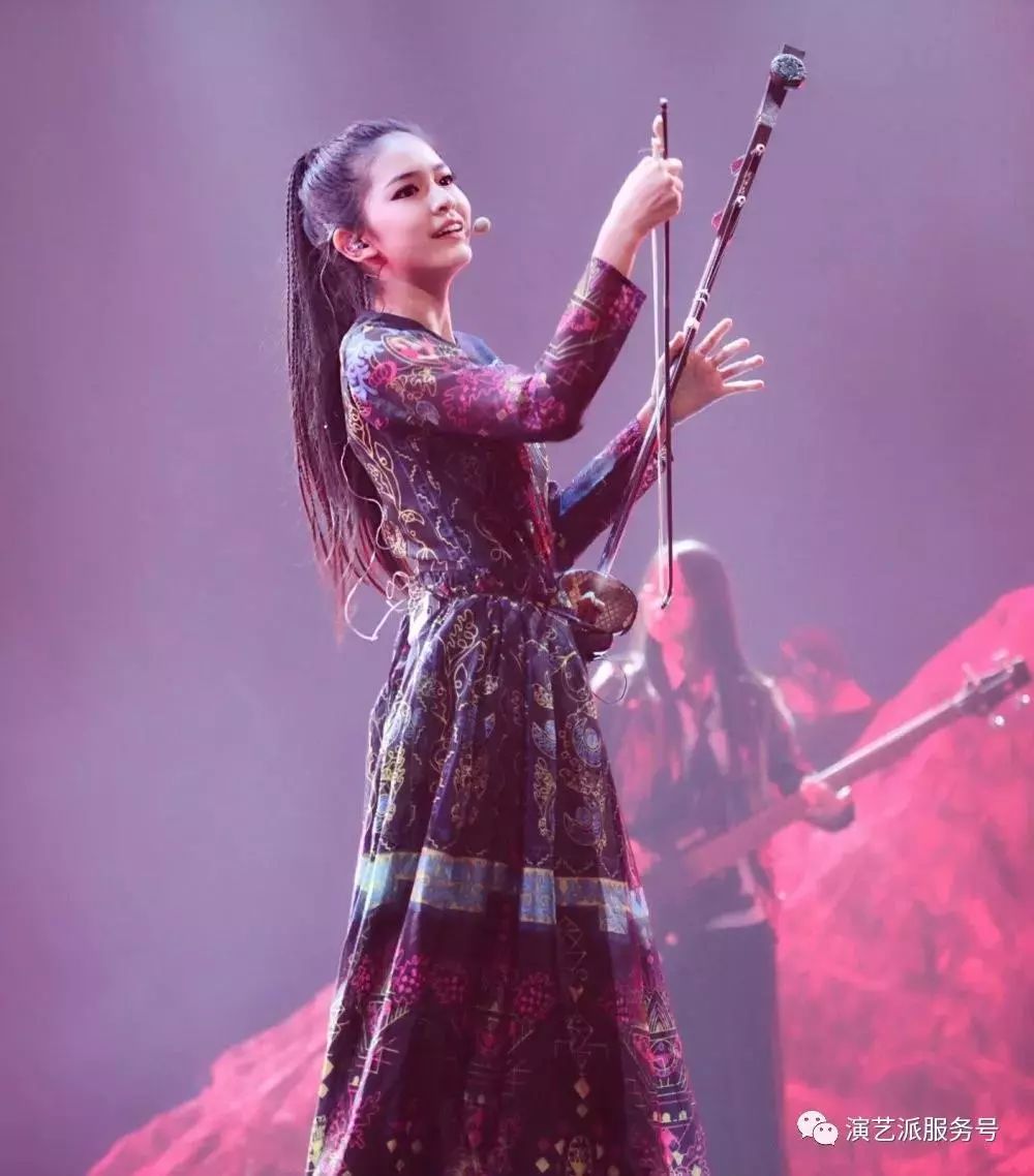 突围赛陈依妙就再放大招,联手爸爸陈军演奏了难度超高的《狂野飞骏图