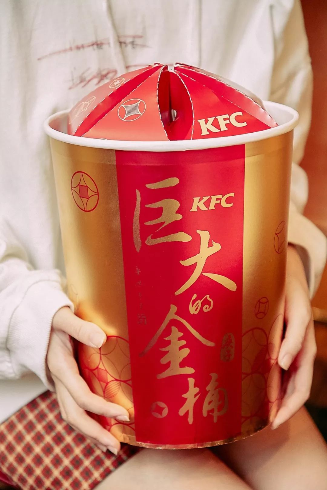 广州人肯德基xxxl新春巨大的金桶重磅来袭