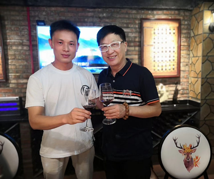 在《七十二家房客》里饰演"鸡公福"的国家一级演员林星云也慕名而来