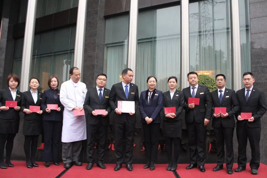 升旗仪式 | 只争朝夕,不负韶华_金盾