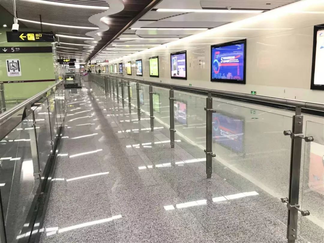 【坚朗护栏】助力成都地铁5号线一二期工程_栏杆