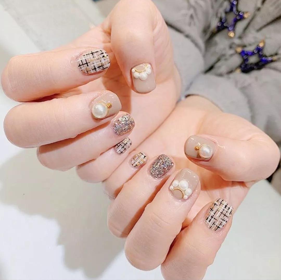 冬季做款气质小香风美甲温柔又高级