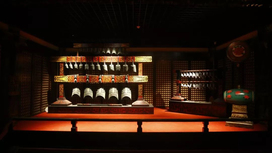 汉代的宫廷乐主要供朝廷祭祀,宴会用,有专门的官署机构叫乐府.