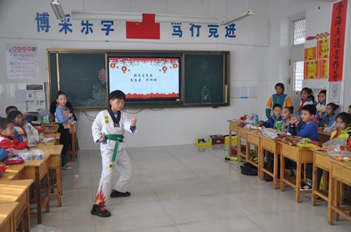 淄博市桓台县实验小学举行“家校联谊、共创未来”庆元旦联欢活动(图1)
