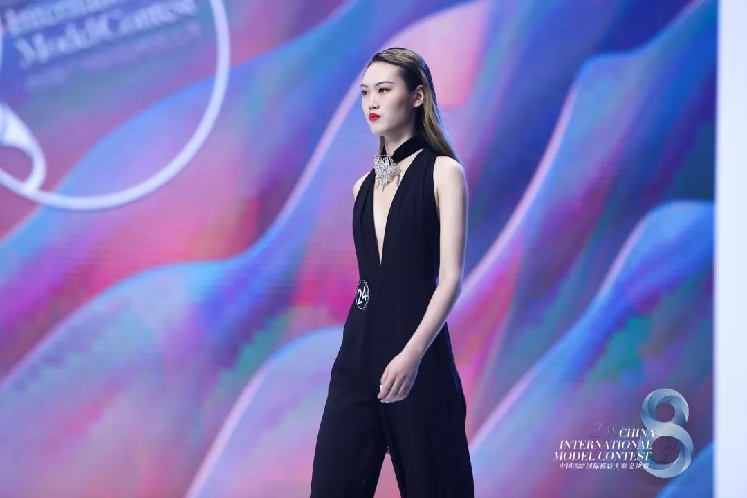 刘江龙获平面组季军2019中国国际模特大赛总决赛上,刘江龙获平面组