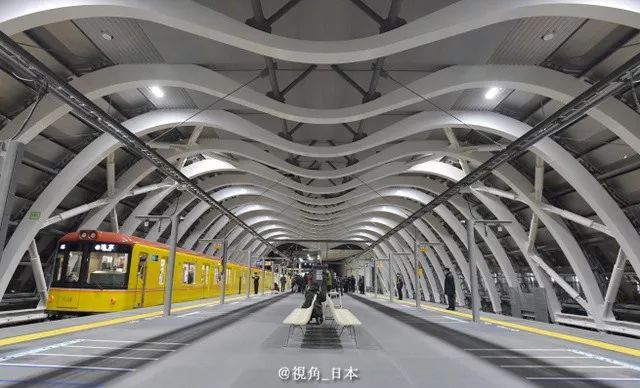 京都市的八坂神社新春和歌会东京地铁新涩谷站亮相
