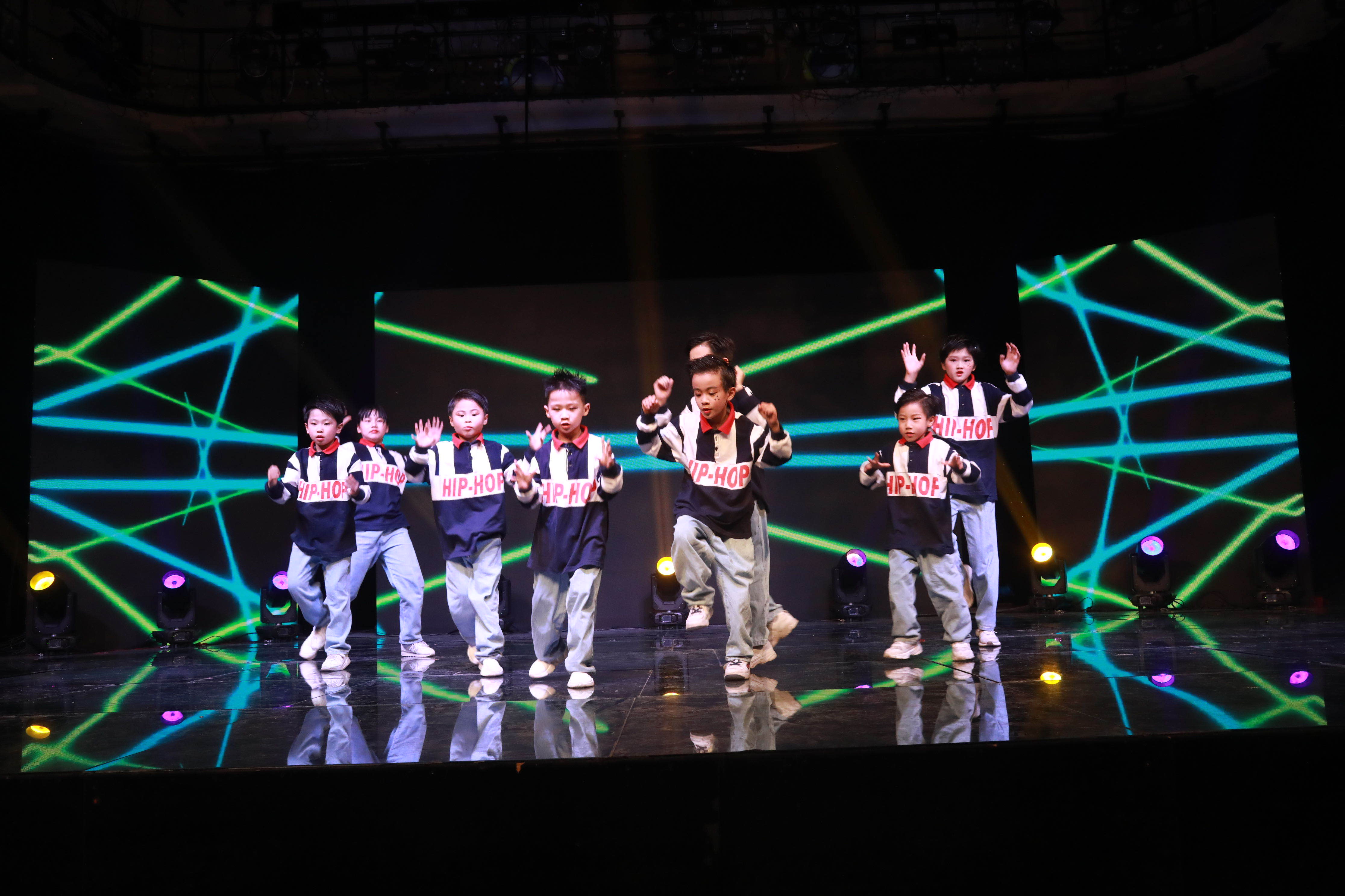 广州快讯星荟舞蹈燃烧的少年荣获炫动中国少儿春晚金奖