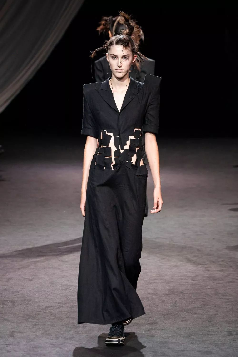 山本耀司(yohji yamamoto)巴黎时装周2020春夏系列!