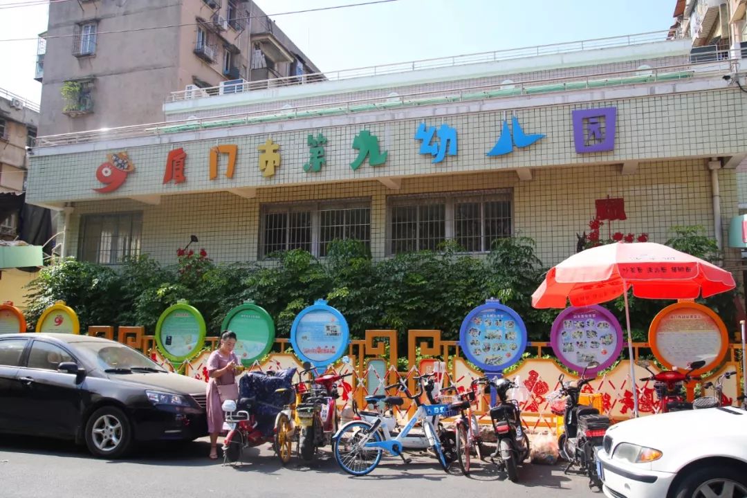 光是在四里菜市场,就有第九幼儿园和滨东小学,加上附近的湖滨中学,要