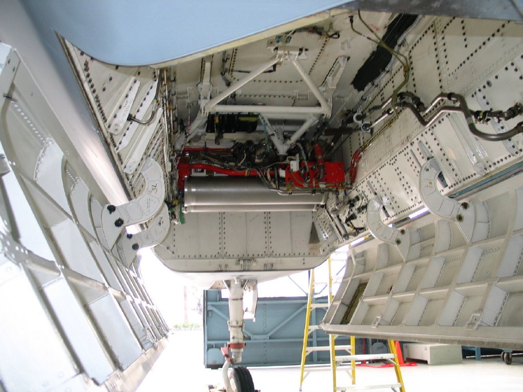 因为失败才成为英雄yf23到底有几斤几两看看它的弹舱就知道了