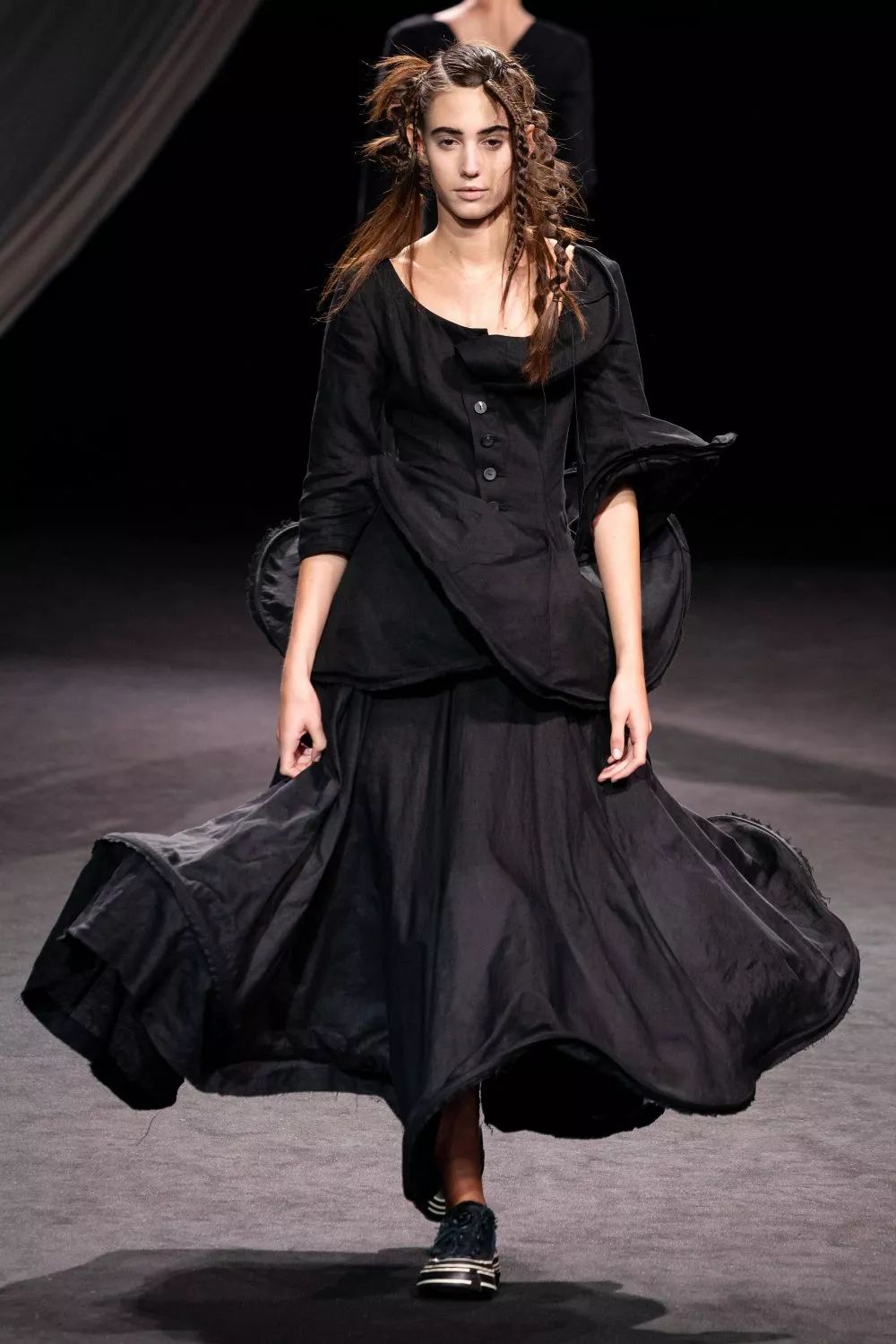 山本耀司(yohji yamamoto)巴黎时装周2020春夏系列!