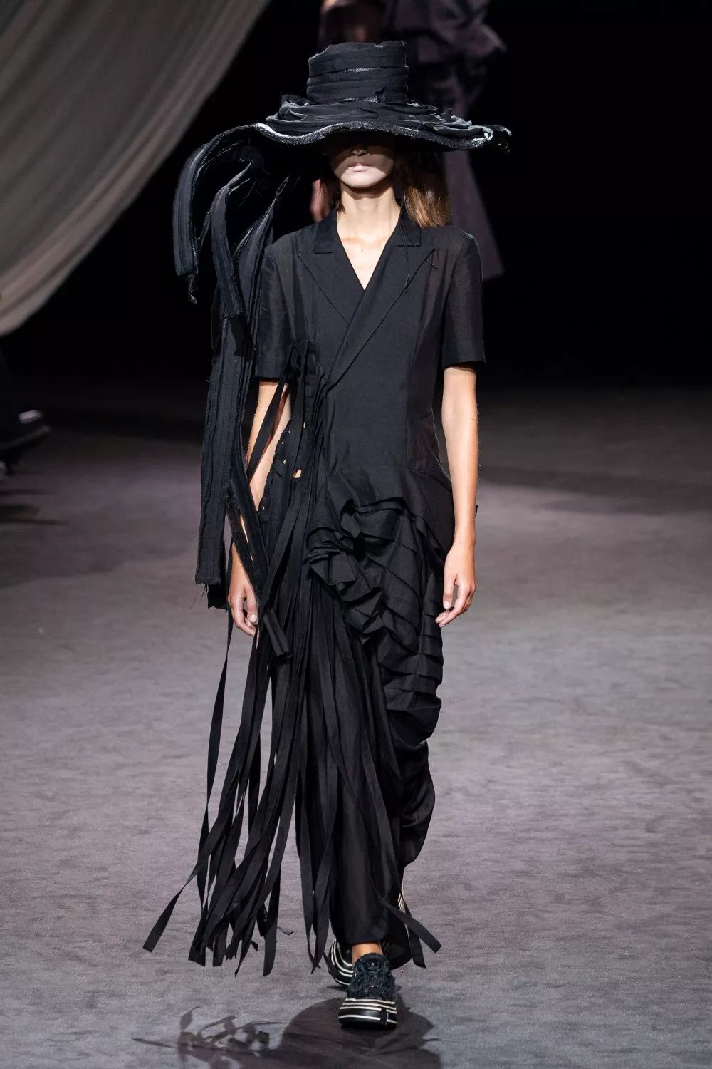 山本耀司(yohji yamamoto)巴黎时装周2020春夏系列!