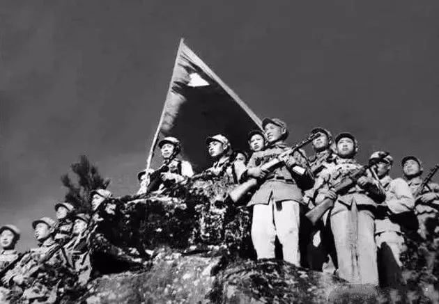 美军随行记者拍下的上甘岭战役照片,图五中的志愿军成永恒的经典
