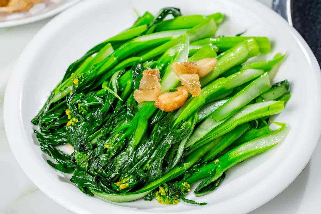 看到妈妈同款的猪油炒菜心,不难想起那一碟有温度的住家菜.