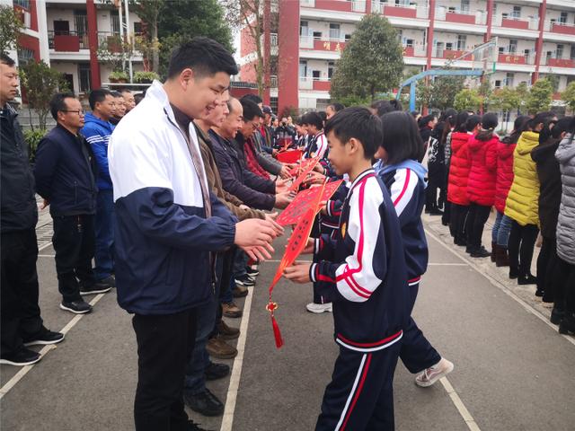 羅平大水井中學(xué)迎新納福,喜迎2020新年(圖6) 羅平大水井中學(xué)迎新納福,喜迎2020新年(圖6)