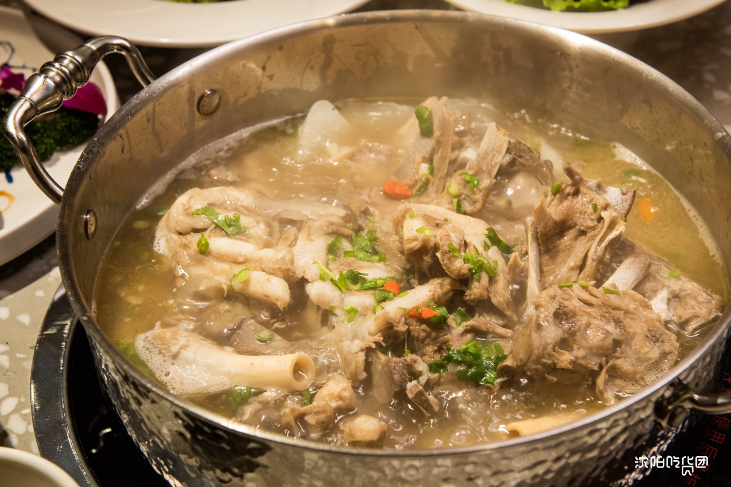 原来内蒙羊骨头锅这么吃?沈阳这家平价还打6.9折!