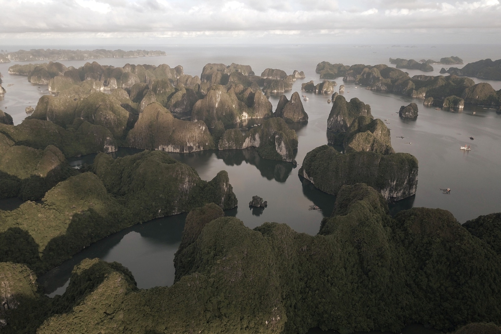 北越南最大的岛屿雄伟的兰哈湾
