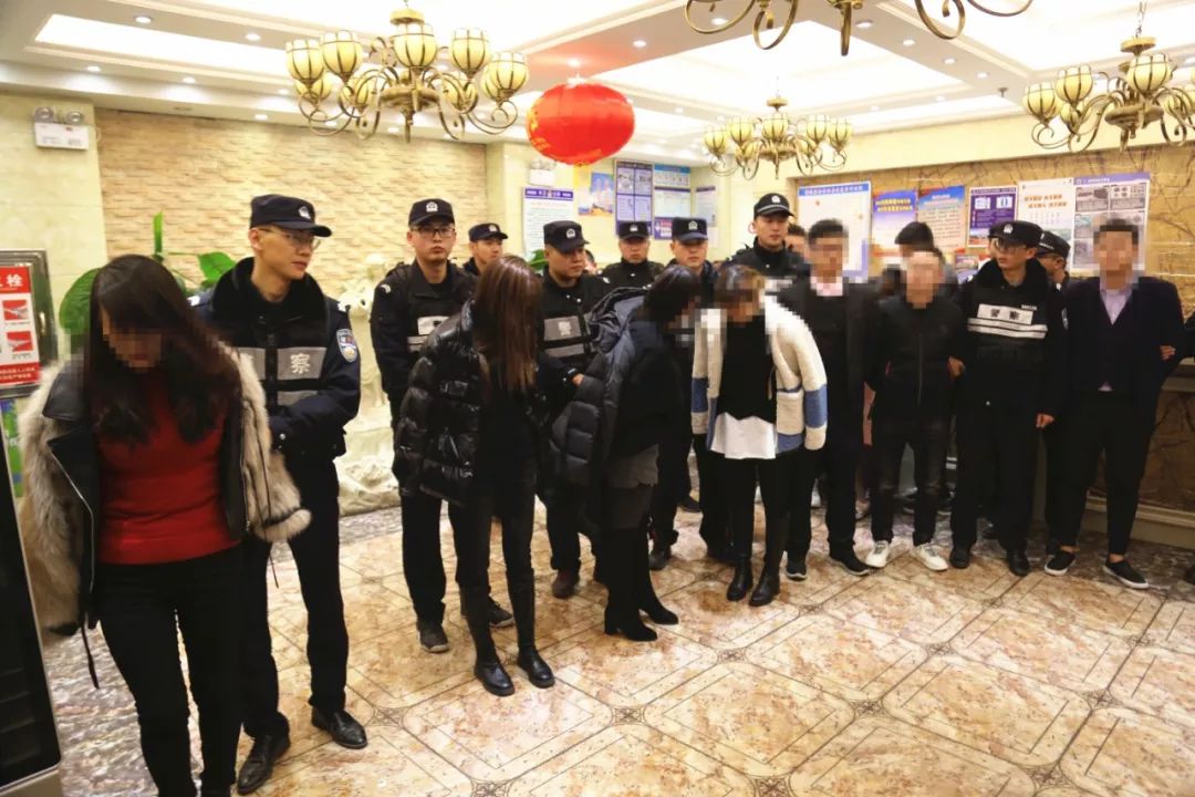 突击扫黄中卫市3家公共娱乐场所存在涉黄现场查获涉嫌违法27人