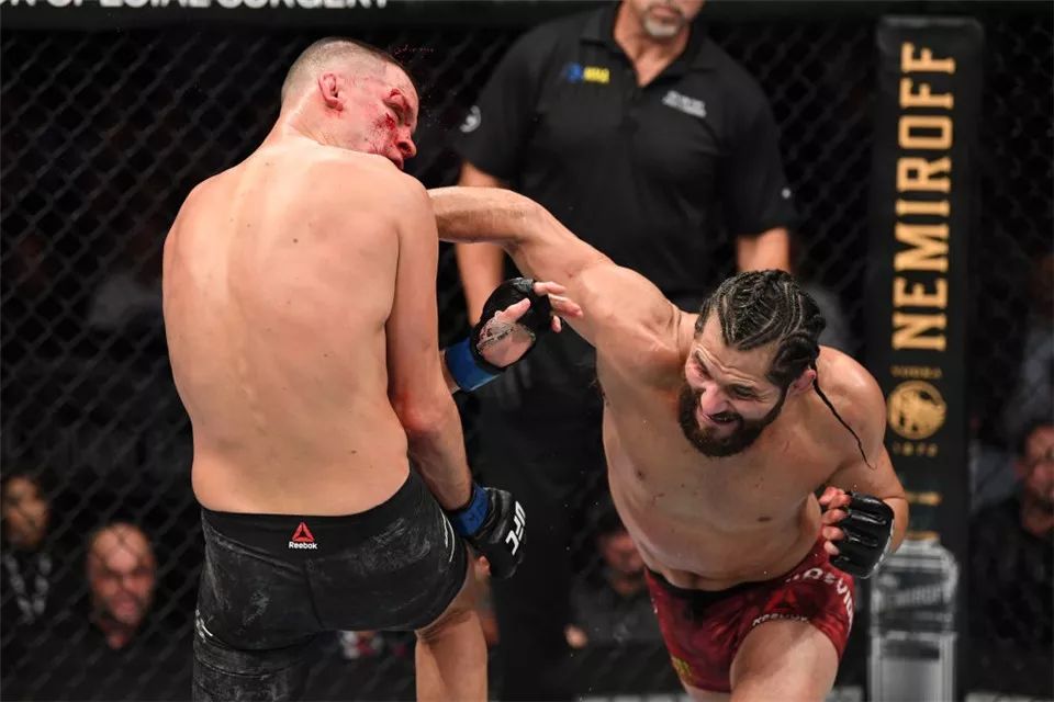 ufc排名2020中量_UFC今日讯10.23—太扯了,八连胜被移出排名