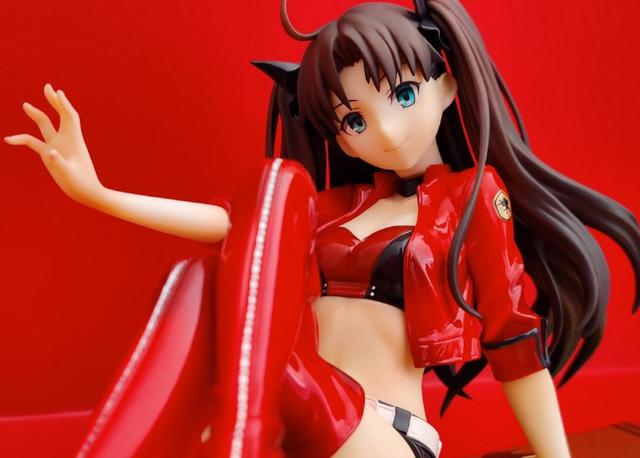 这款远坂凛的赛车女郎手办看起来很精致,却存在一个致命的缺陷