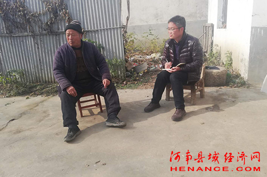 在新野县施庵镇大营村贫困户徐香林家里,迎着冬日中午的暖阳,照得人庸