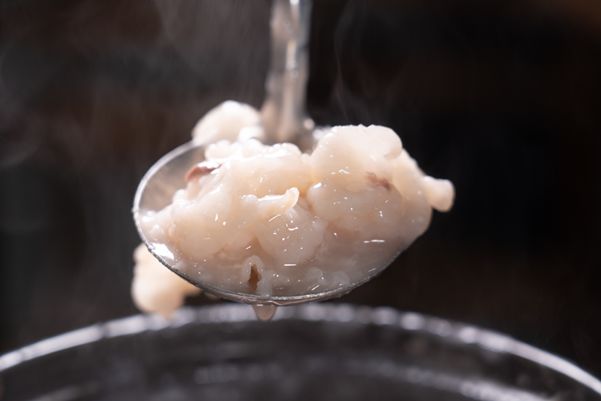 集万千宠爱于一身,重头戏当然就是最后的"牛花粥"了,打上一个鸡蛋