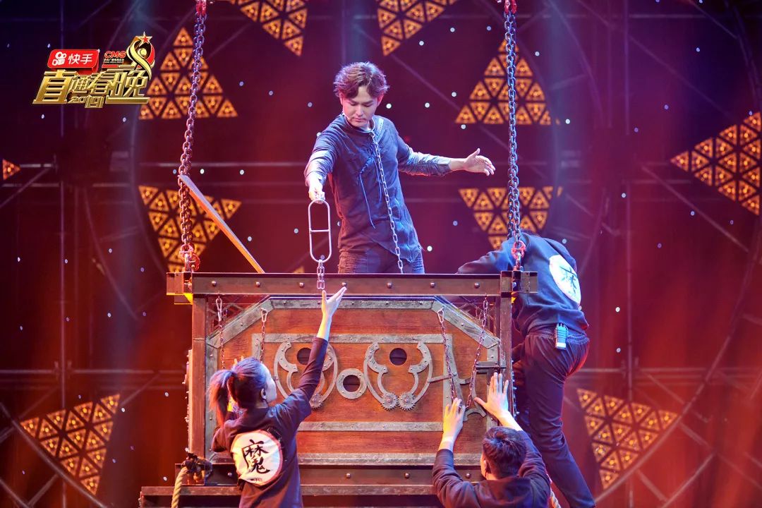 直通春晚逃脱魔术上演巅峰时刻民族歌舞唱美好家园