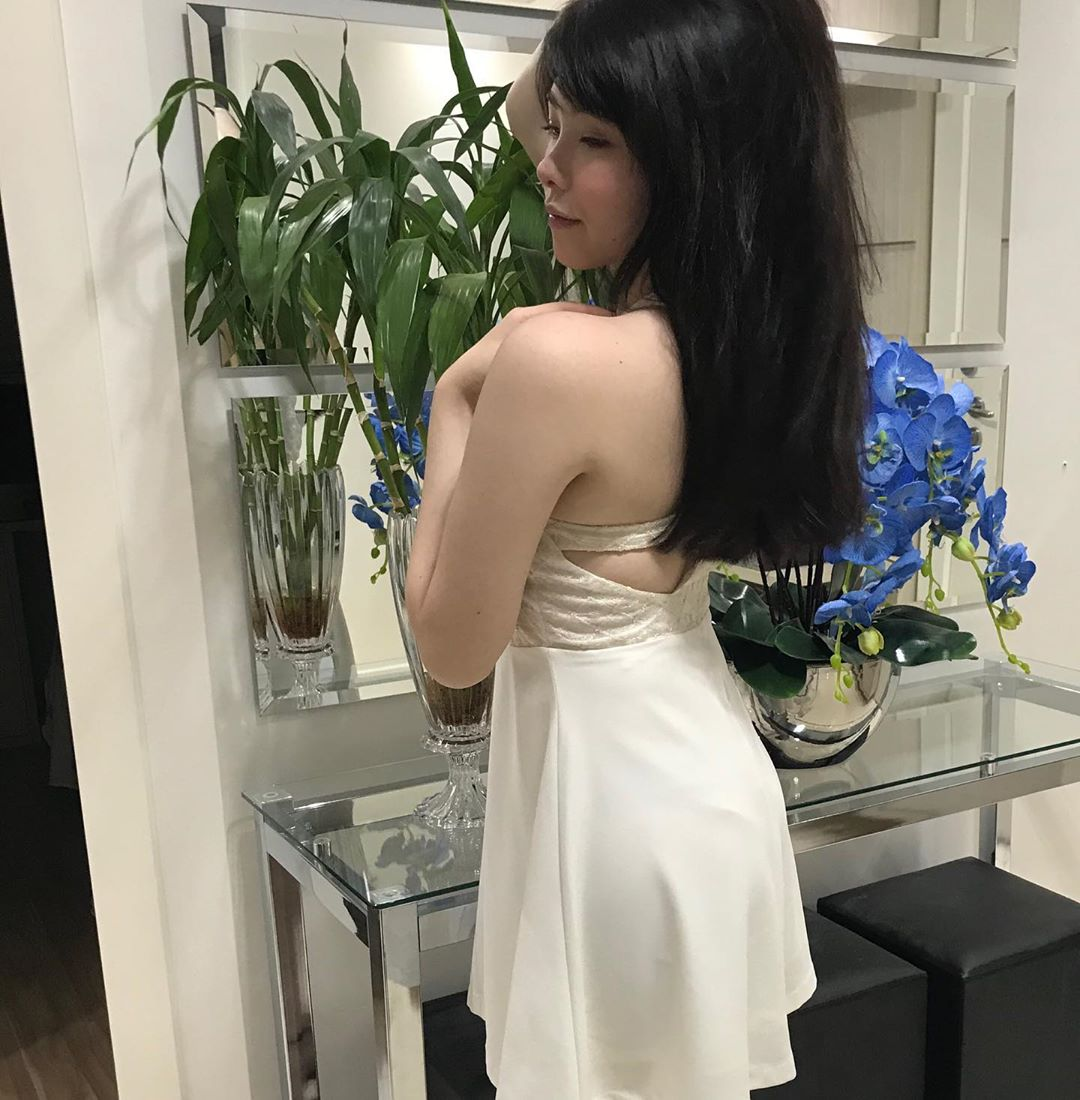 原创巴西女辅助晒求婚聊天记录,没想到刚一开播,就遭到粉丝围堵!