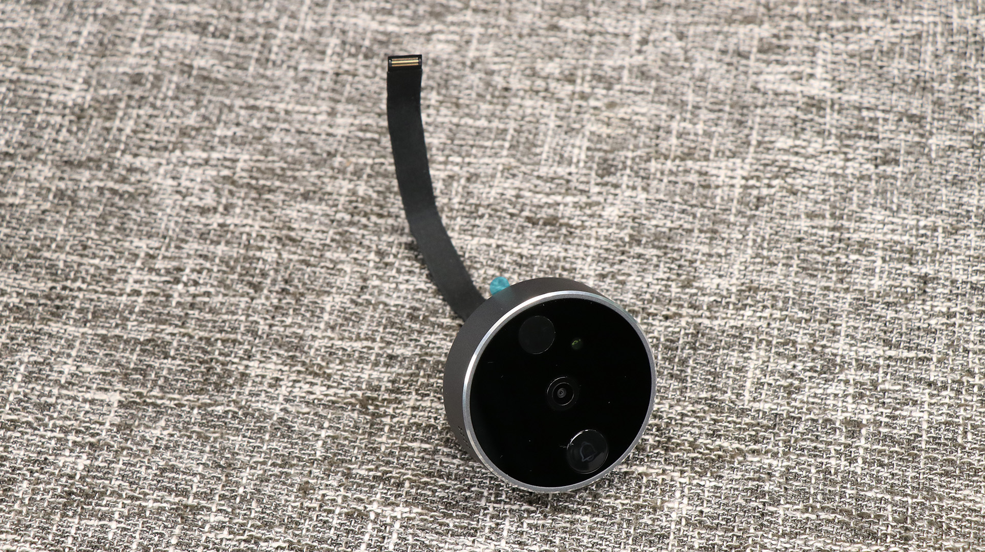 共分为两个主要组成部分,一个是屋内显示屏,一个是屋外猫眼摄像头