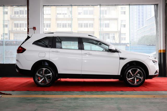 全网首发 纳智捷urx到店实拍 空间竟然比面包车还大