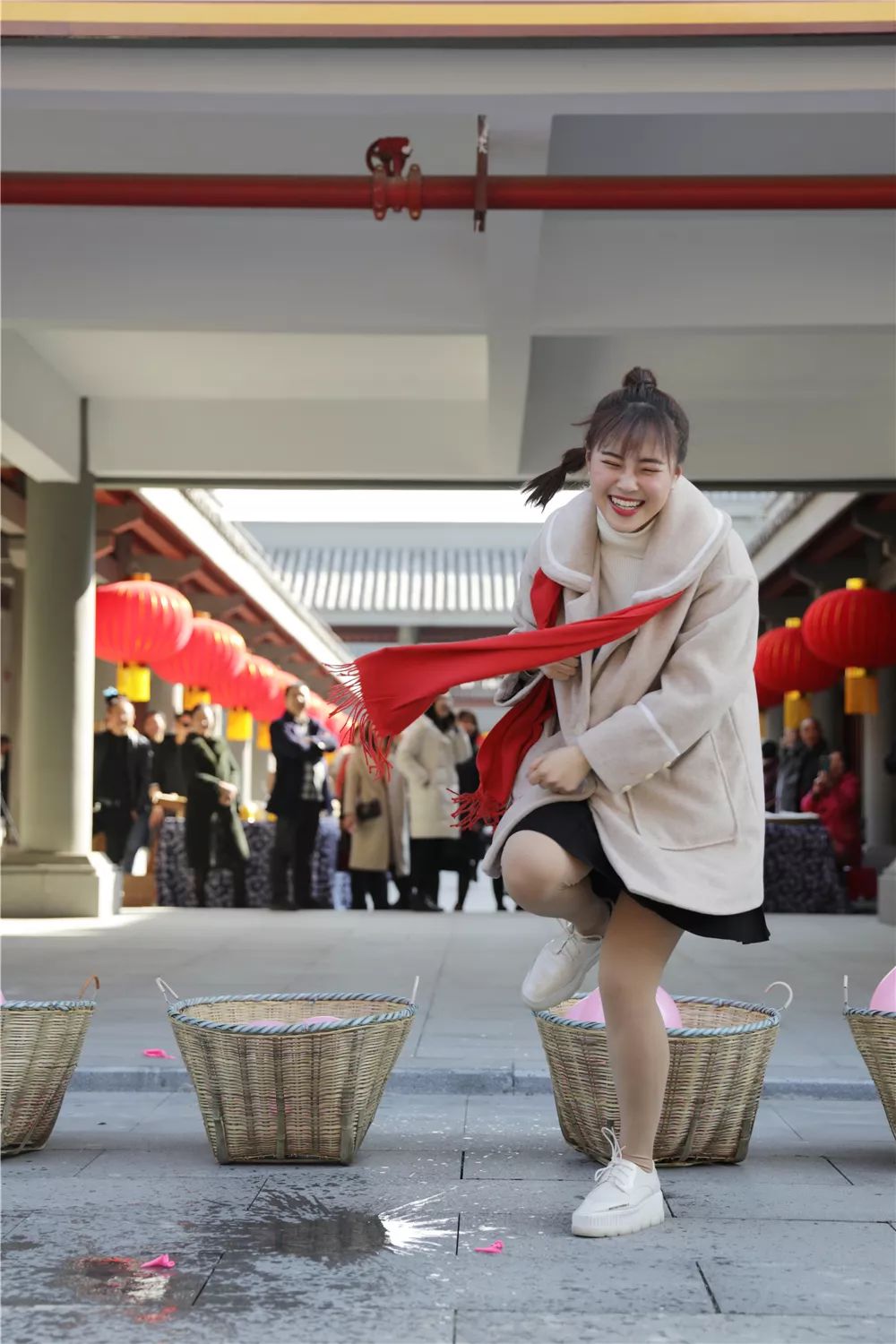 那主持人小白鹭真真儿就是如果说这是看见的惊险刺激,她卖香菇有啥与