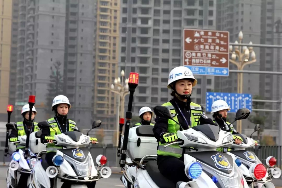 长宁交警女警花,受邀做客中国交通频道《直播交通》