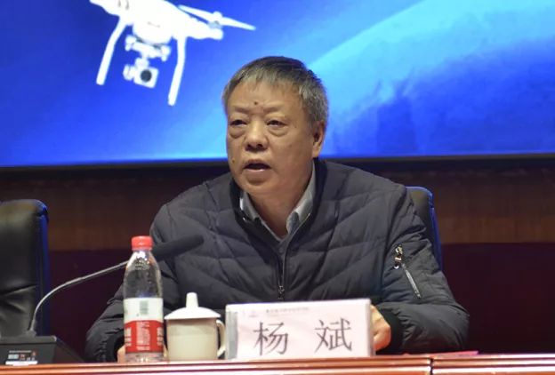 重庆市江津区教委副主任张跃国,重庆市科协学会部部长段勇,重庆市通航