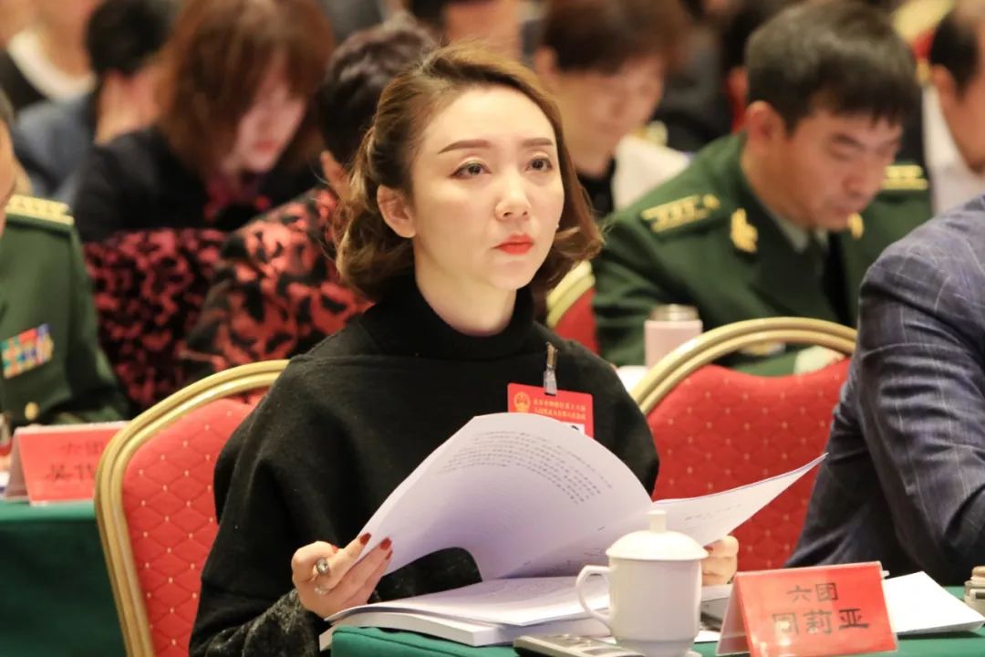 大会表决通过了关于接受朝阳区人大常委会副主任朱春霞辞职请求的决定