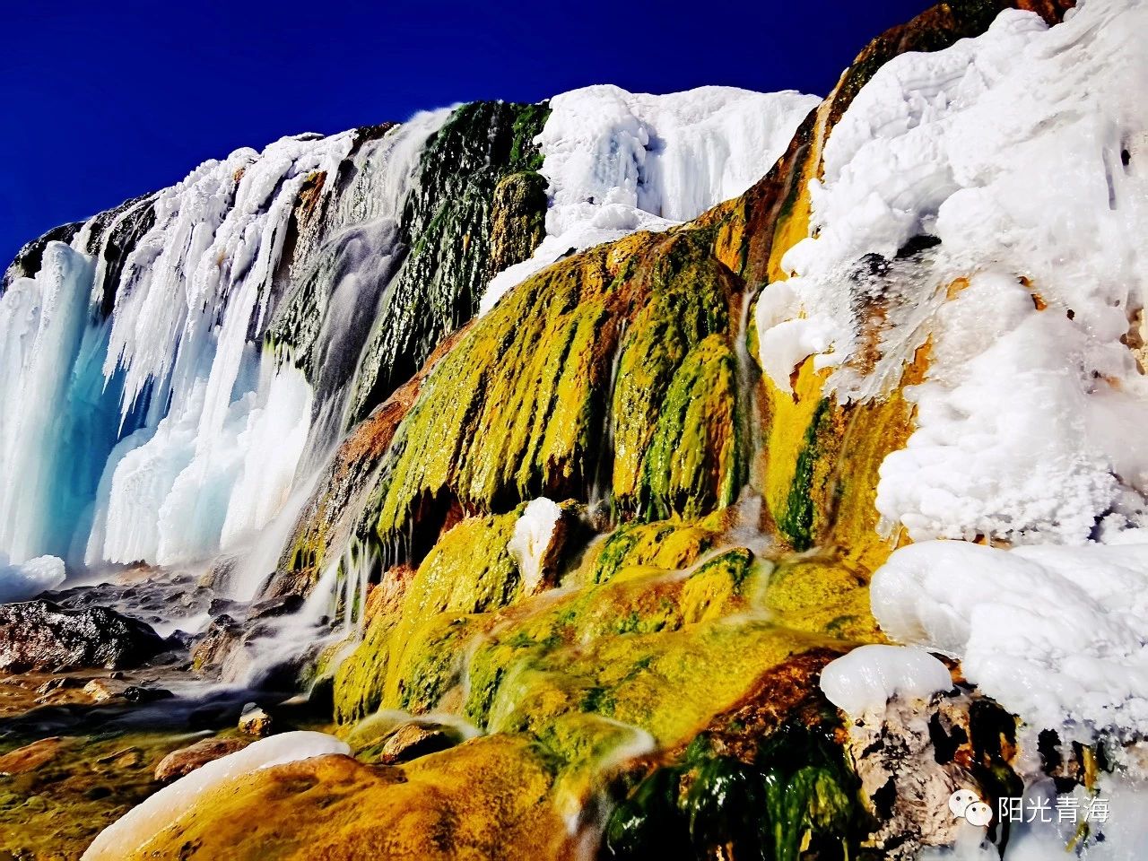 七彩瀑布美得一塌糊涂