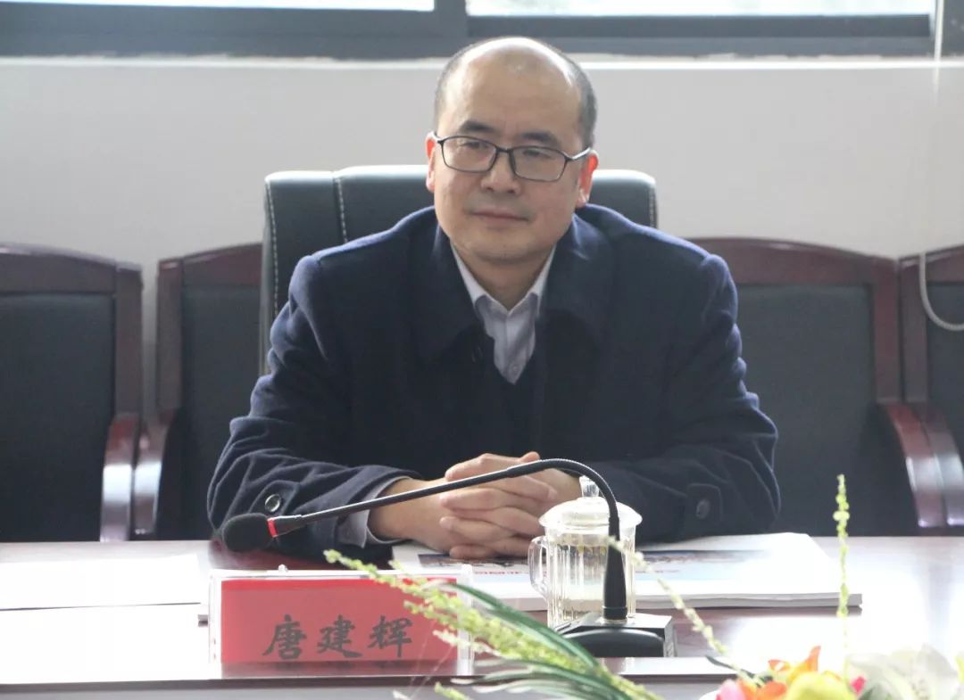 甘肃银行陇南分行副行长唐建辉一行深入陇南育才学校观摩调研