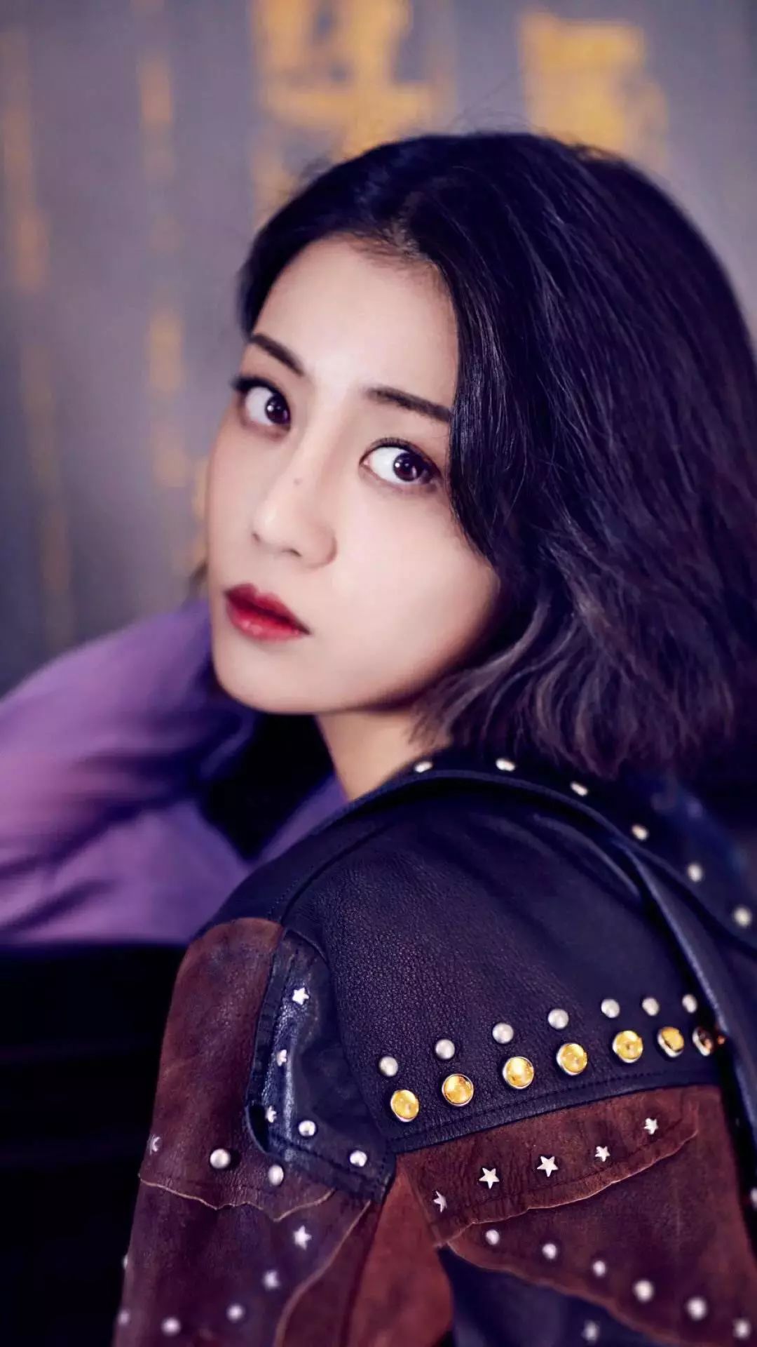 一起来看一下fashion zoo时髦圈儿在盛典当天对李溪芮的独家专访吧