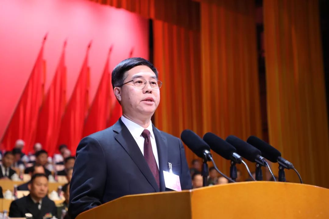 政府工作报告 市长刘远代表市政府向大会作的政府工作报告分为三部分