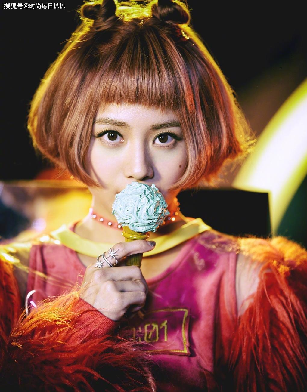 31岁吴映洁小猫女造型太可爱了扎着哪吒头的她说18岁没人不信