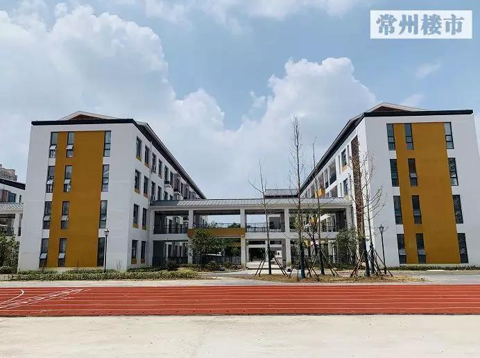 据相关知情人士透露,2019年湖塘桥第三实验小学才投入使用,但学校在