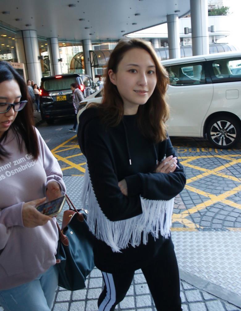 赌王千金爱上50岁失婚男何超云甜笑回应新恋情不会分享