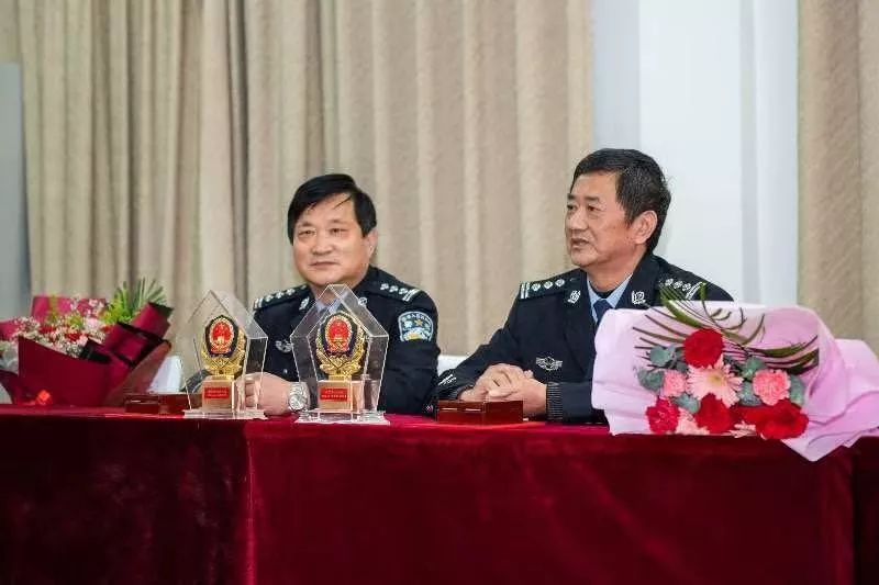 东乡区公安局举行2019民警退休仪式和表彰仪式