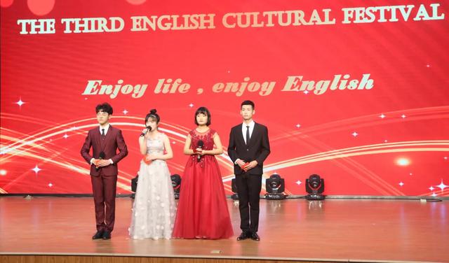 赤峰市敖漢旗箭橋中學(xué)第三屆英語(yǔ)文化節(jié)圓滿落幕(圖3)