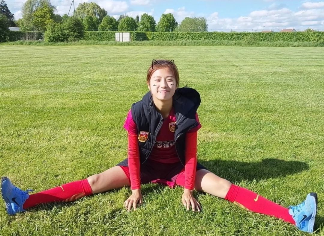 女足球员汪琳琳有颜值偏要靠才华吃饭